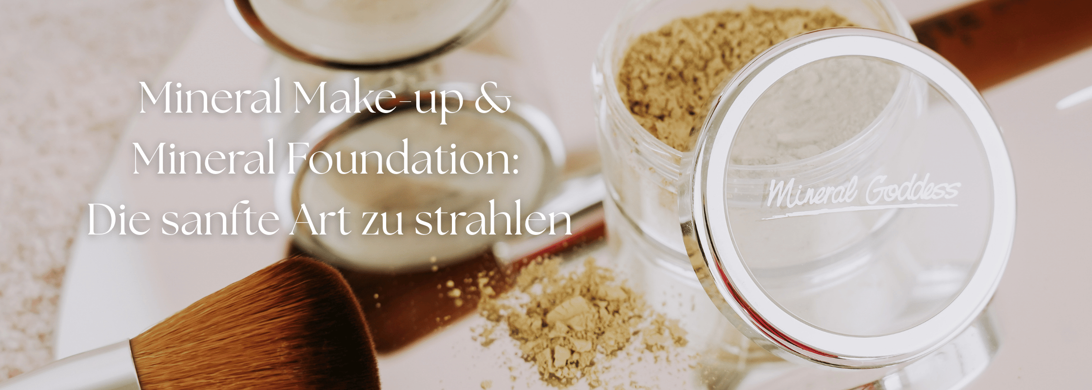 Mineral Make-up und Mineral Foundation: Mineral-Goddess-Puderdose, loses Mineralpuder und Foundation-Pinsel